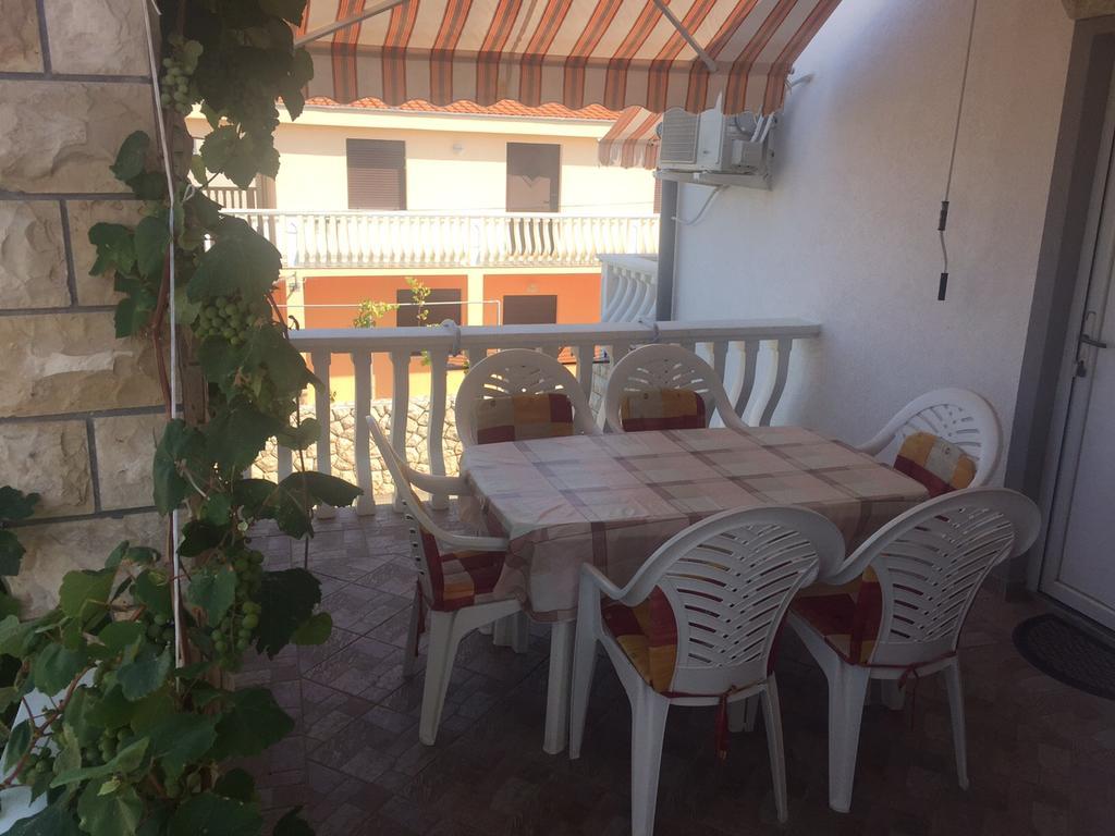 Apartment Krmpotic Vir Oda fotoğraf